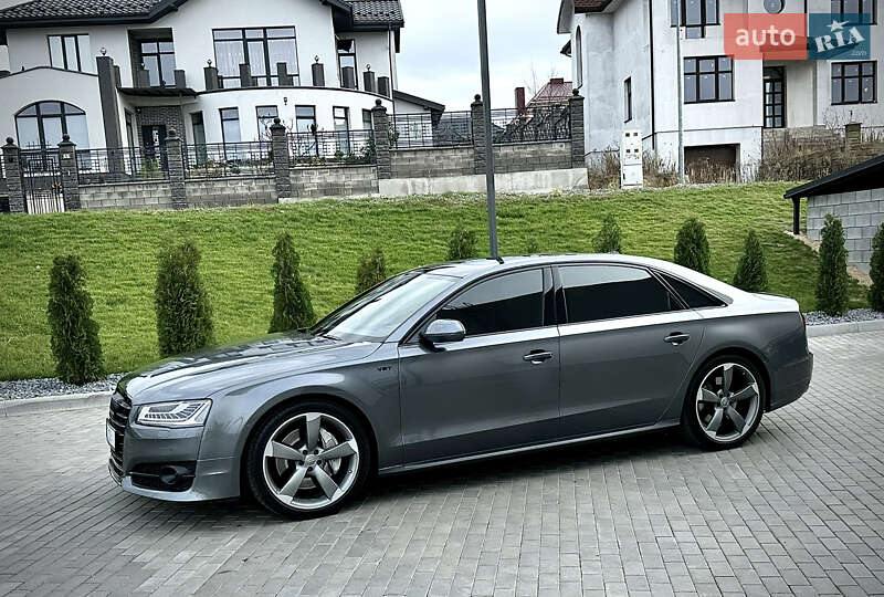 Седан Audi A8 2016 в Рівному