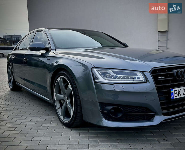 Седан Audi A8 2016 в Рівному