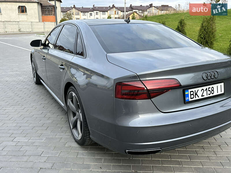Седан Audi A8 2016 в Рівному