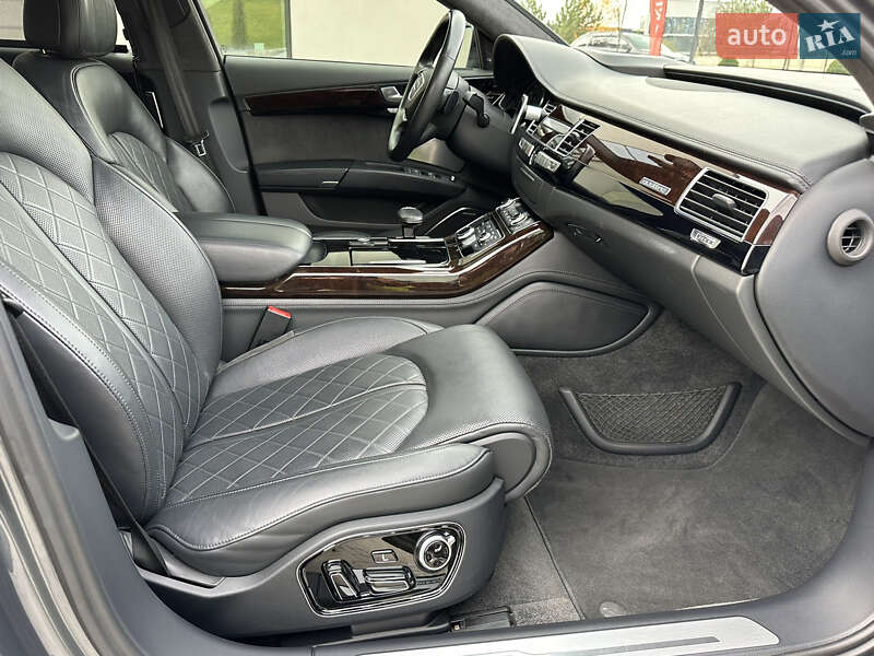 Седан Audi A8 2016 в Рівному
