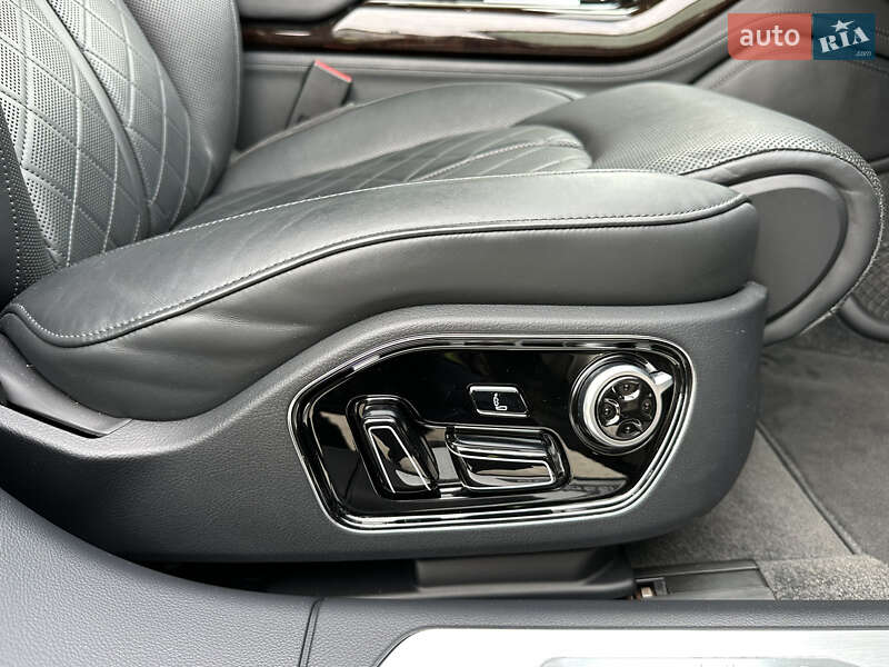 Седан Audi A8 2016 в Рівному