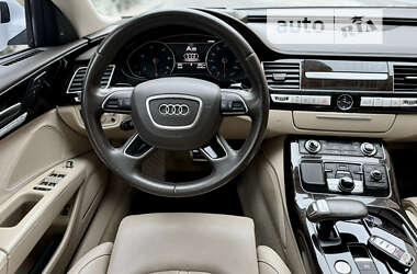 Седан Audi A8 2014 в Львове