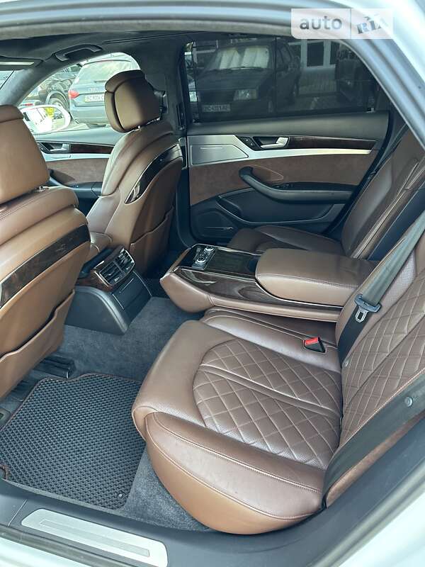 Седан Audi A8 2013 в Ивано-Франковске