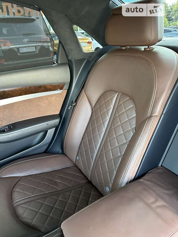 Седан Audi A8 2013 в Ивано-Франковске