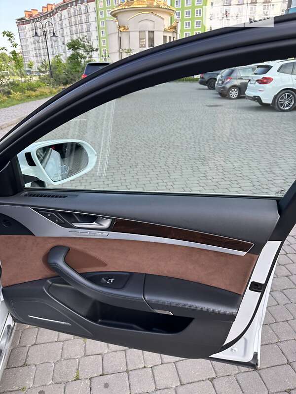 Седан Audi A8 2013 в Ивано-Франковске
