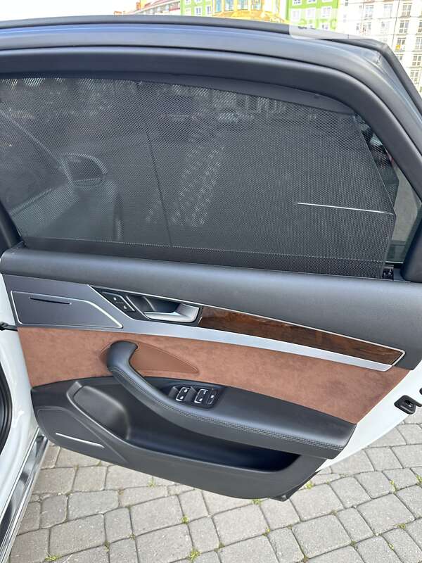 Седан Audi A8 2013 в Ивано-Франковске