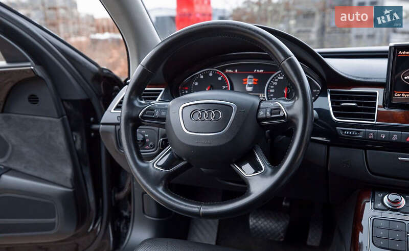 Седан Audi A8 2012 в Луцке