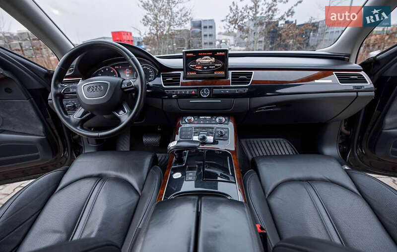 Седан Audi A8 2012 в Луцке