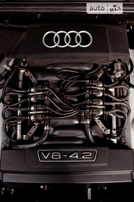 Седан Audi A8 2003 в Ужгороде