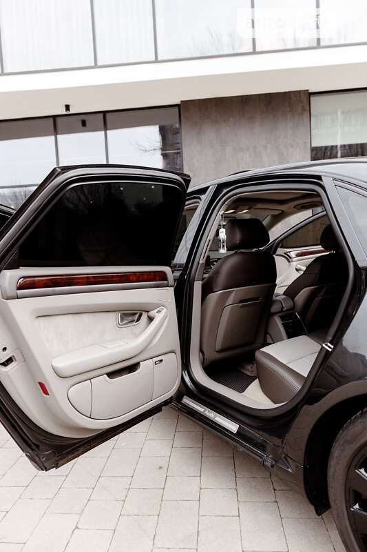 Седан Audi A8 2003 в Ужгороде
