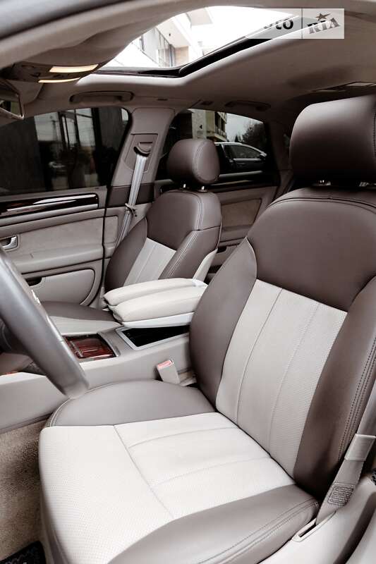 Седан Audi A8 2003 в Ужгороде