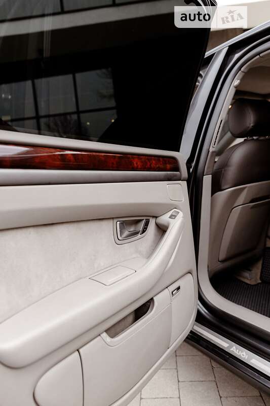 Седан Audi A8 2003 в Ужгороде