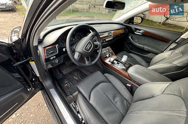 Седан Audi A8 2013 в Одесі