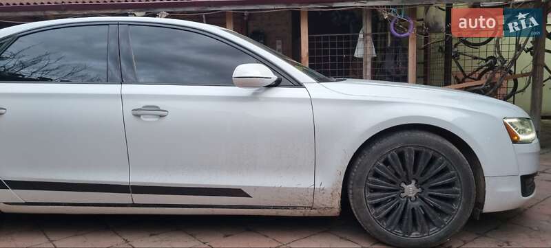Седан Audi A8 2015 в Чернігові
