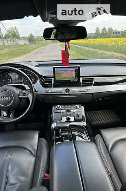 Седан Audi A8 2014 в Владимирце