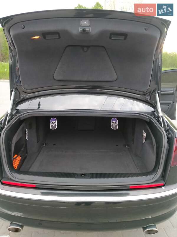Седан Audi A8 2004 в Львові
