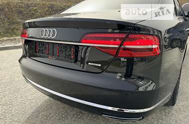 Седан Audi A8 2017 в Львові