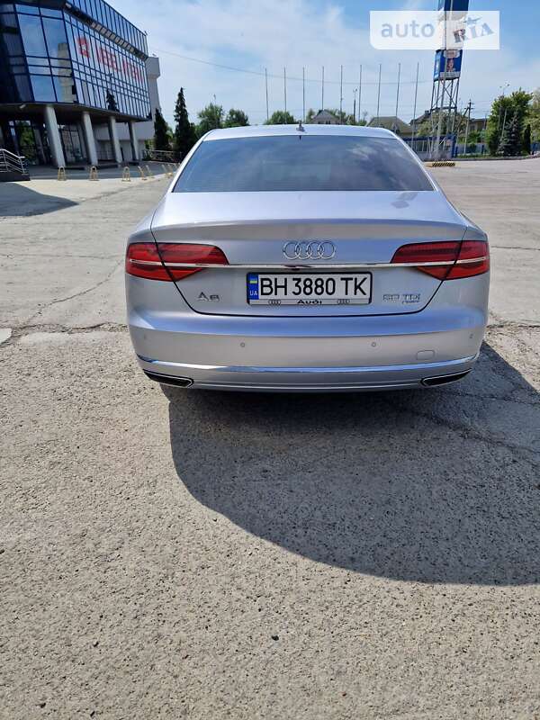 Седан Audi A8 2015 в Черновцах