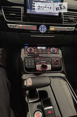 Седан Audi A8 2017 в Львове