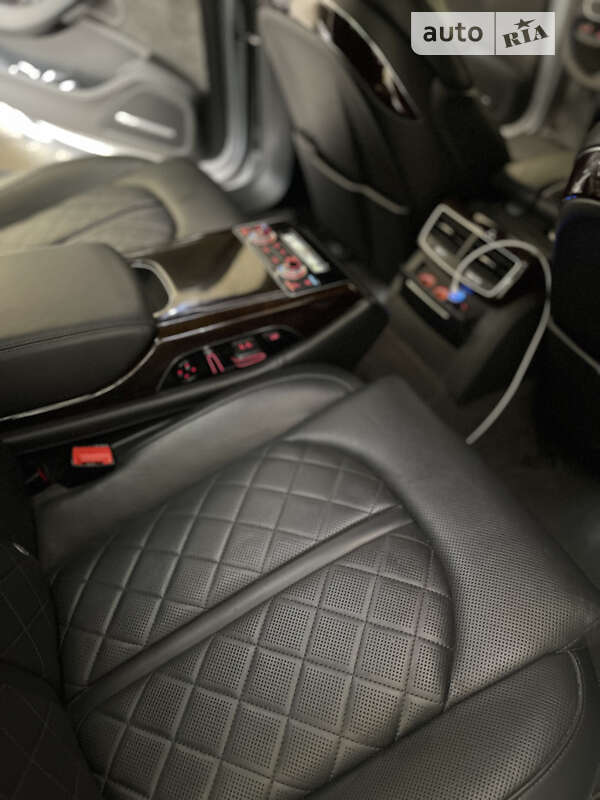 Седан Audi A8 2017 в Львове