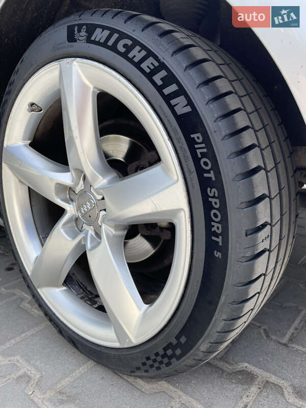 Седан Audi A8 2008 в Ровно