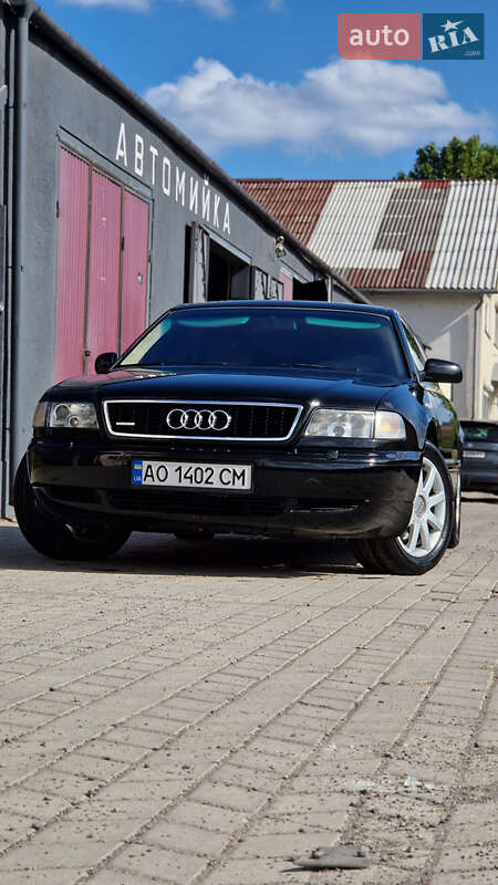 Седан Audi A8 1995 в Ужгороде