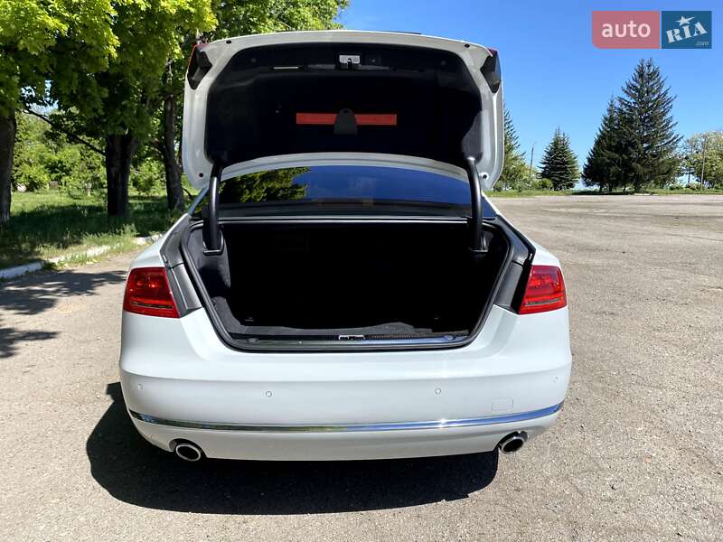 Седан Audi A8 2012 в Чугуеве