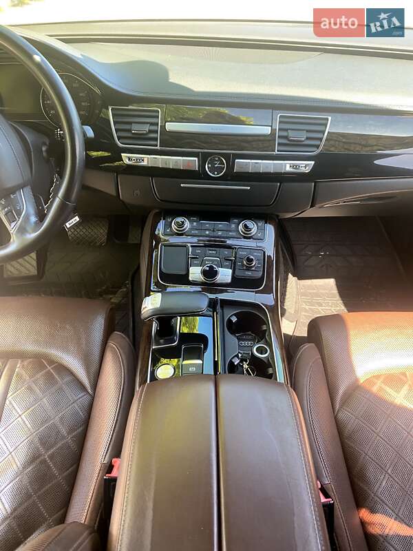 Седан Audi A8 2012 в Чугуеве