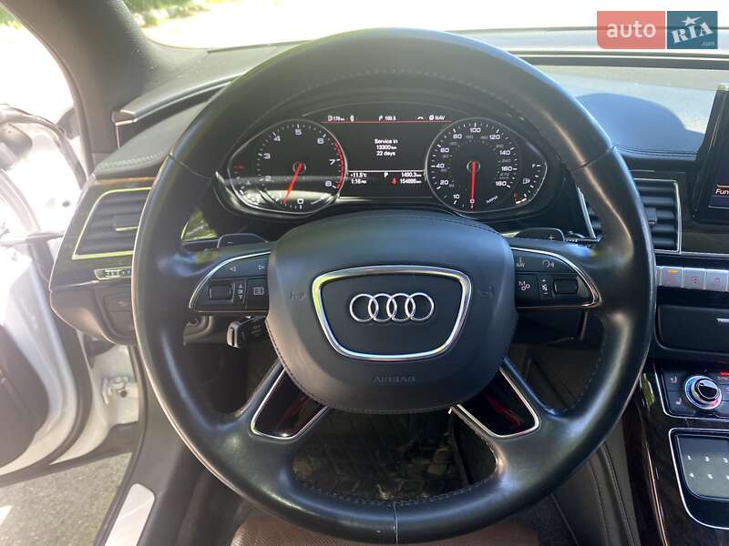 Седан Audi A8 2012 в Чугуеве