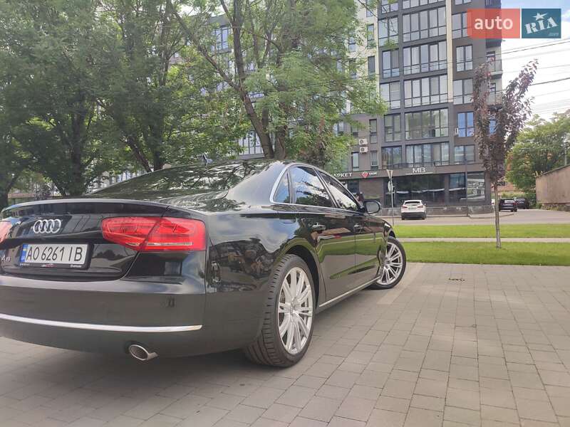 Седан Audi A8 2013 в Ужгороде
