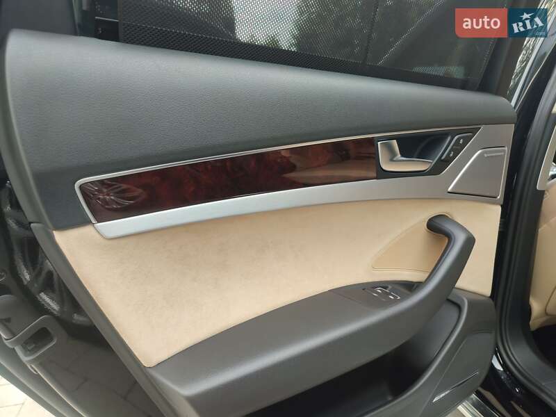 Седан Audi A8 2013 в Ужгороде