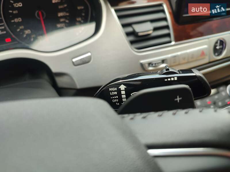 Седан Audi A8 2013 в Ужгороде