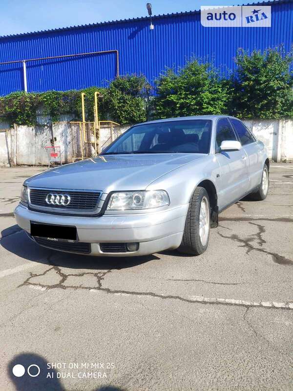 Седан Audi A8 1998 в Ужгороді