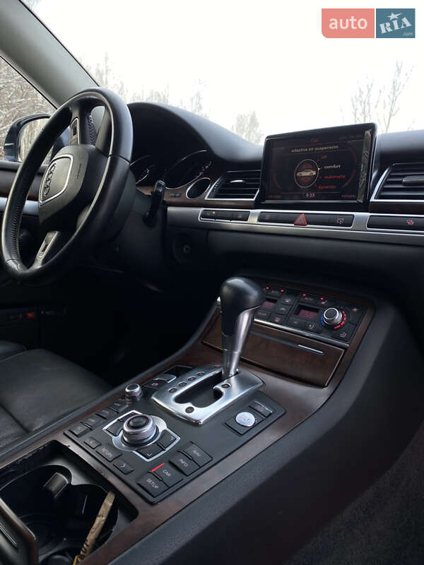 Седан Audi A8 2009 в Звягеле