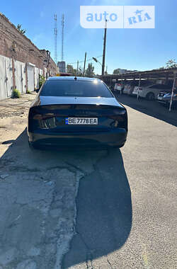 Седан Audi A8 2015 в Миколаєві