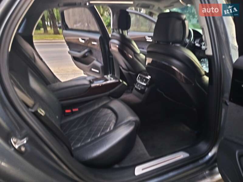 Седан Audi A8 2015 в Ивано-Франковске