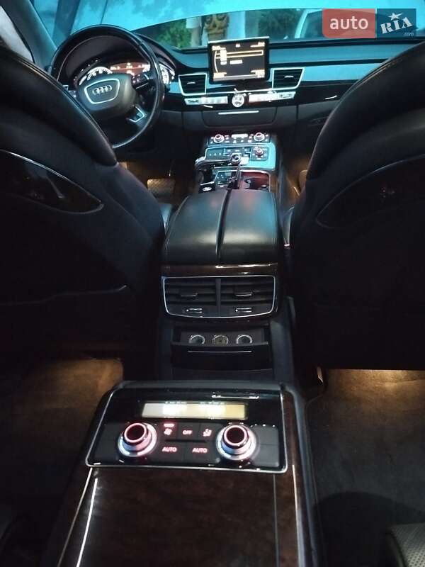 Седан Audi A8 2015 в Ивано-Франковске