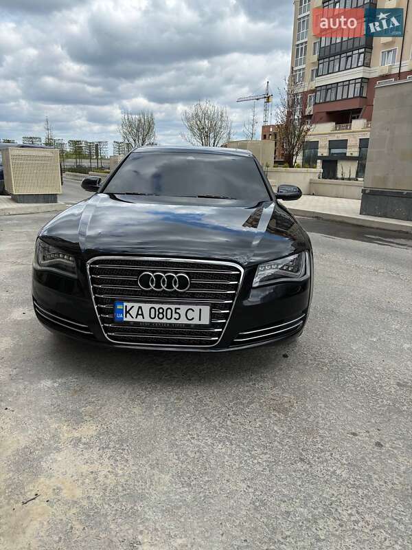 Седан Audi A8 2011 в Умані