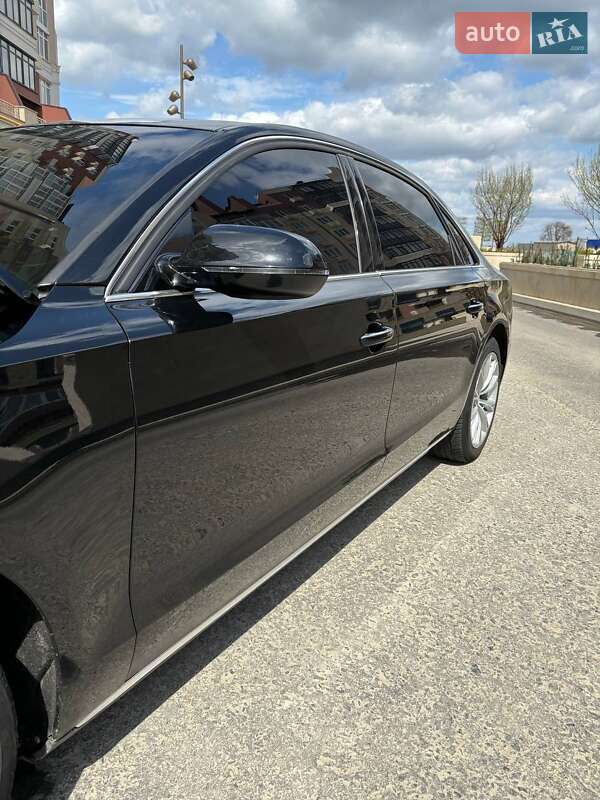 Седан Audi A8 2011 в Умані