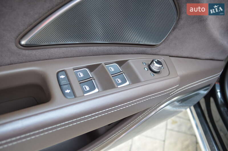 Седан Audi A8 2012 в Львове