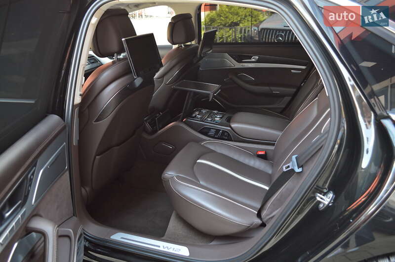 Седан Audi A8 2012 в Львове