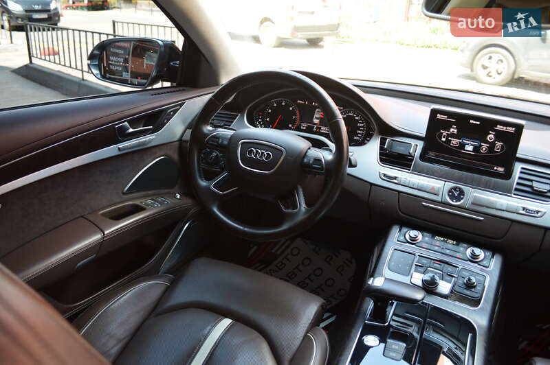 Седан Audi A8 2012 в Львове