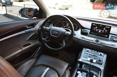 Седан Audi A8 2012 в 