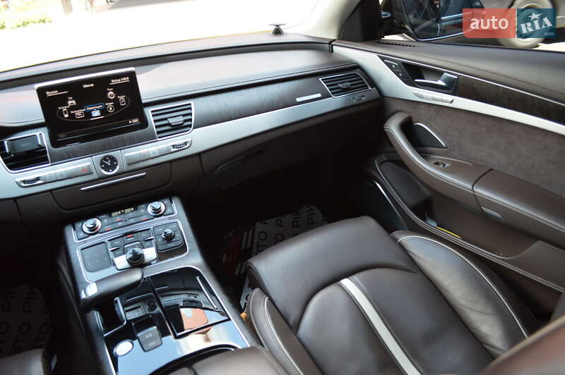 Седан Audi A8 2012 в Львове