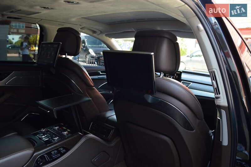 Седан Audi A8 2012 в Львове
