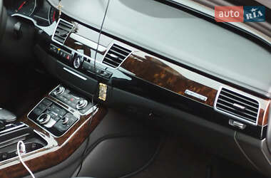 Седан Audi A8 2017 в Залещиках