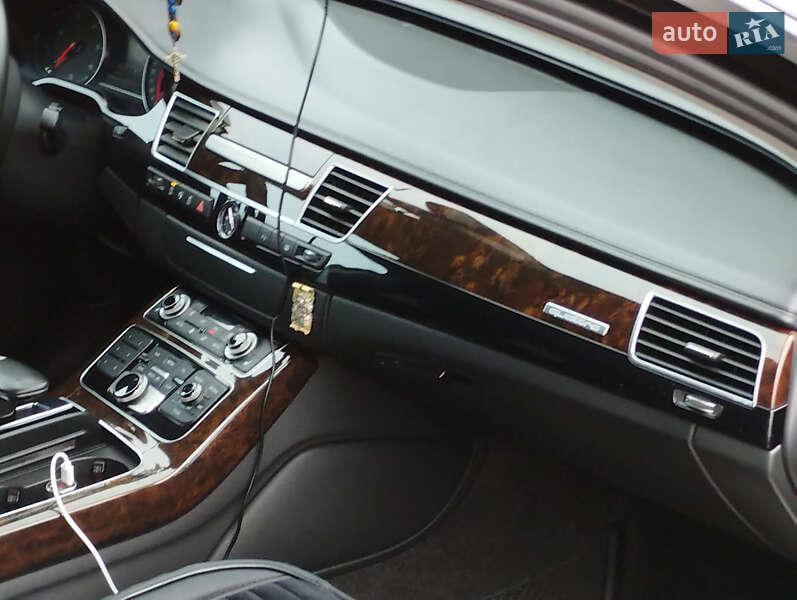 Седан Audi A8 2017 в Залещиках