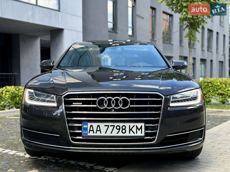 Седан Audi A8 2015 в Львові