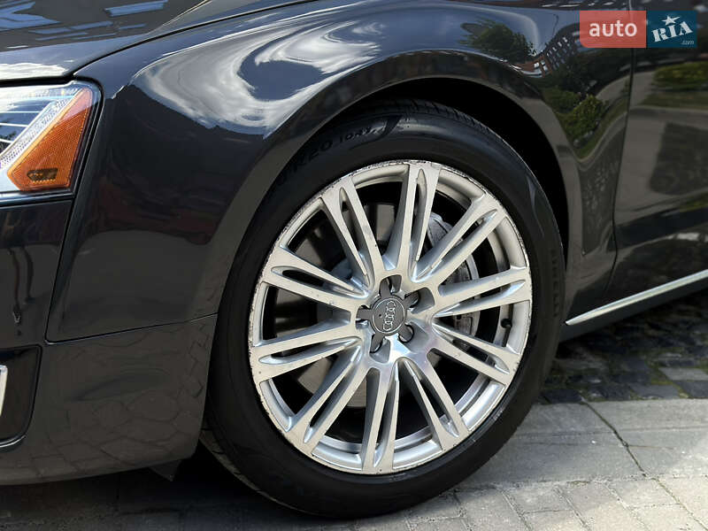Седан Audi A8 2015 в Львові