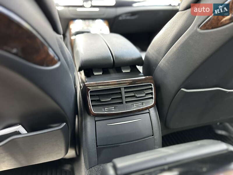 Седан Audi A8 2015 в Львові